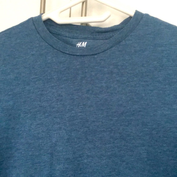 H&M Long Sleeve T-Shirt - Comfortable & Versatile! - Picture 4 of 9